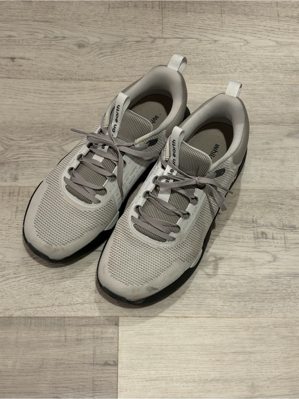 While on Earth Move Trainers sz 10